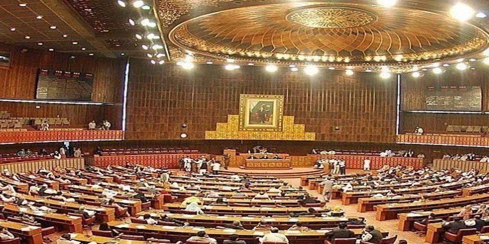 قومی اسمبلی کا اجلاس تحریک عدم اعتماد پر بحث کے بغیر اتوار تک ملتوی