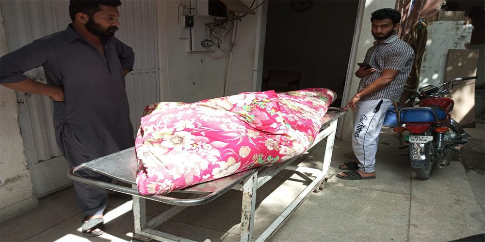 مکان کی بوسیدہ چھت گرنے سے خاتون جاں بحق