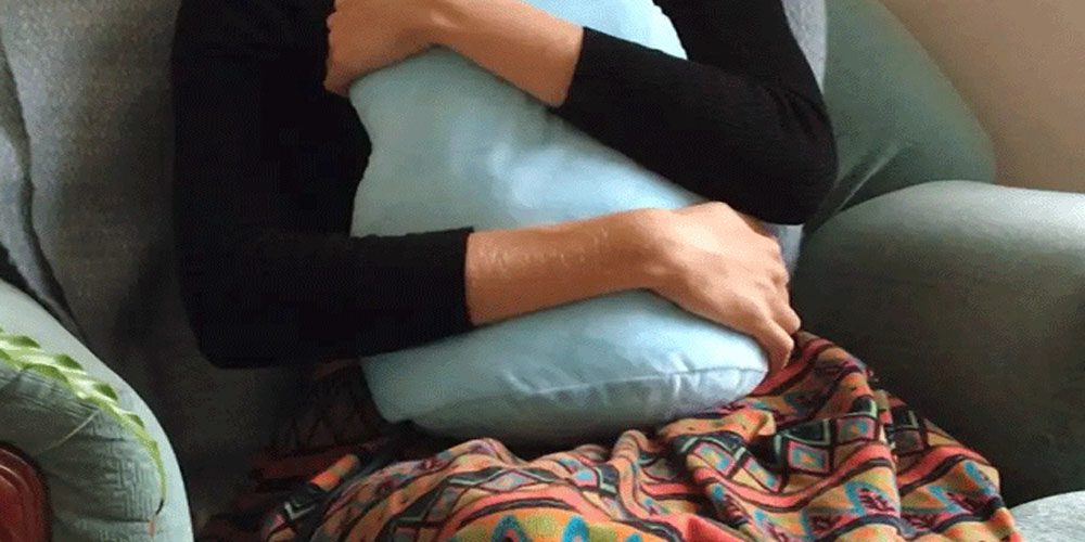 کیا سانس لیتے تکیے کو گلے سے لگانے سے ڈپریشن میں کمی ہوتی ہے؟ جانئے