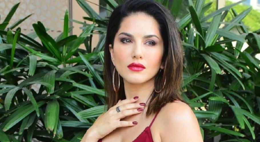 sunny leone's bold photos and videos goes viral