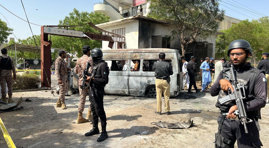 کراچی یونیورسٹی کے چینی انسٹیٹیوٹ کے قریب گاڑی میں دھماکہ، 5افراد جاں بحق