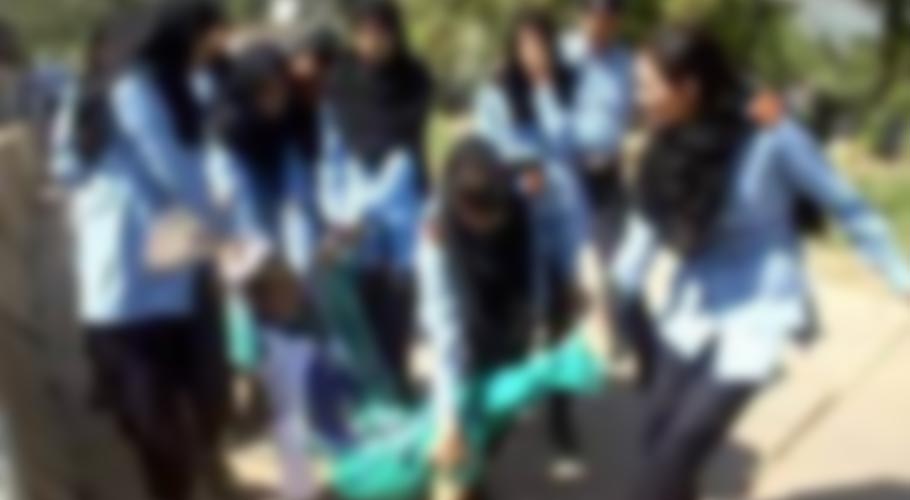 غیر ملکی خاتون کا لیڈی پولیس اہلکاروں سے جھگڑا،خاتون اے ایس آئی زخمی