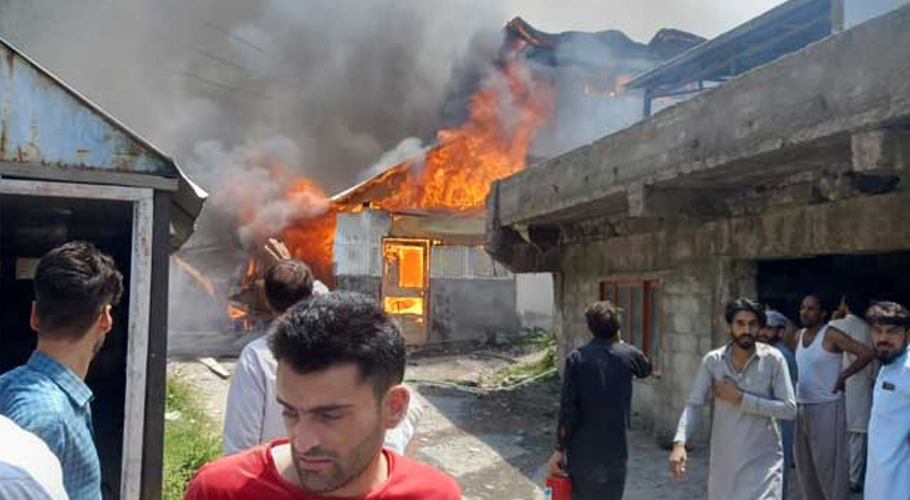 مانسہرہ، مکان میں لگنے والی آگ کے شعلوں نے مسجد کو لپیٹ میں لے لیا