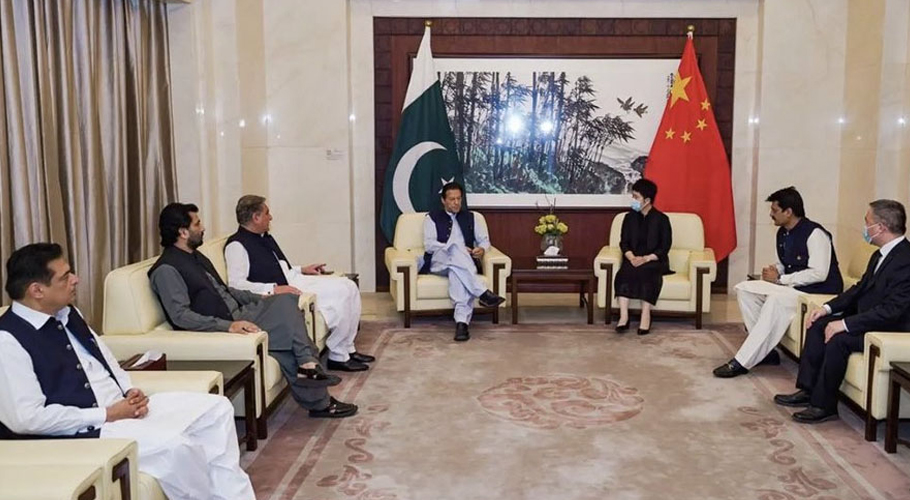 عمران خان کا چینی سفارتخانے کا دورہ، کراچی دھماکے پر تعزیت