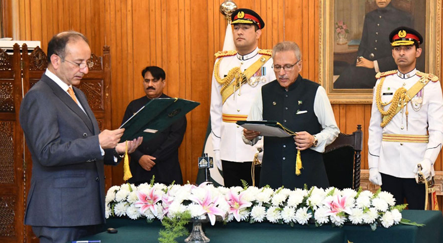 سینیٹر مصدق ملک نے وزیر مملکت کے عہدے کا حلف اٹھا لیا