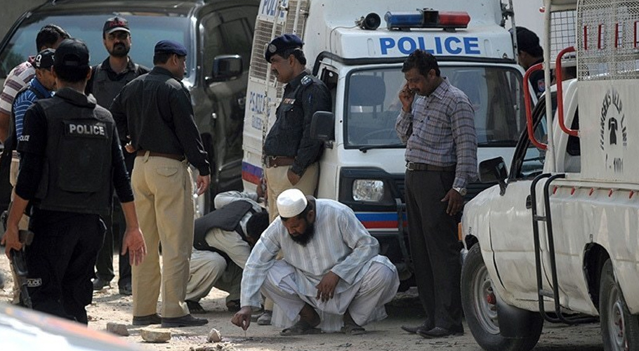 کراچی، نارتھ ناظم آباد میں ڈاکو نجی بینک سے 20 لاکھ روپے لوٹ کر فرار