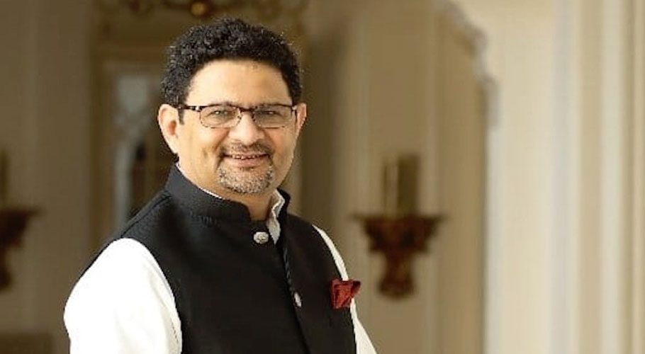 Miftah Ismail holds meeting with IMF board in Washington