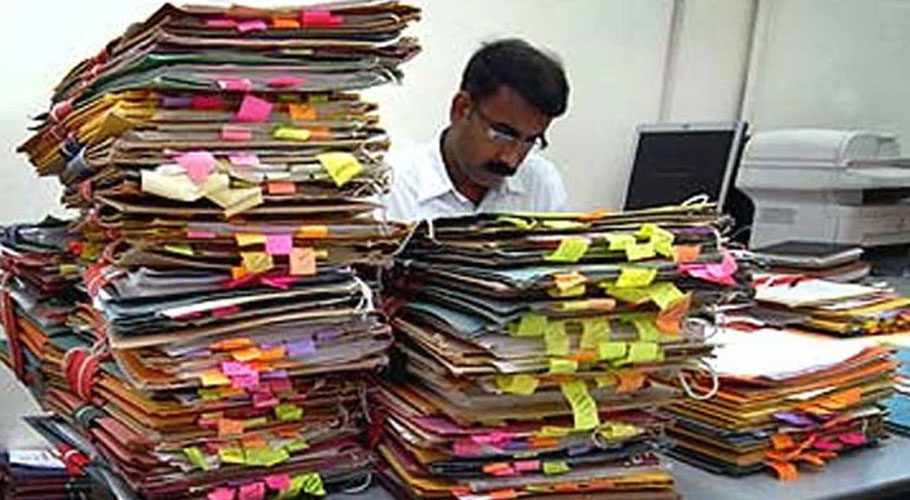 شہباز شریف ان ایکشن ، سرکاری ملازمین کی عیاشی ختم ، ہفتے کی دو چھٹیاں ختم کردیں