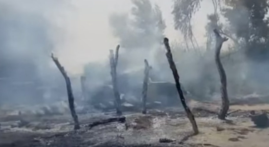 سکھر میں مسلح افراد نے گاؤں کے گھروں کو آگ لگا دی، بچی جاں بحق