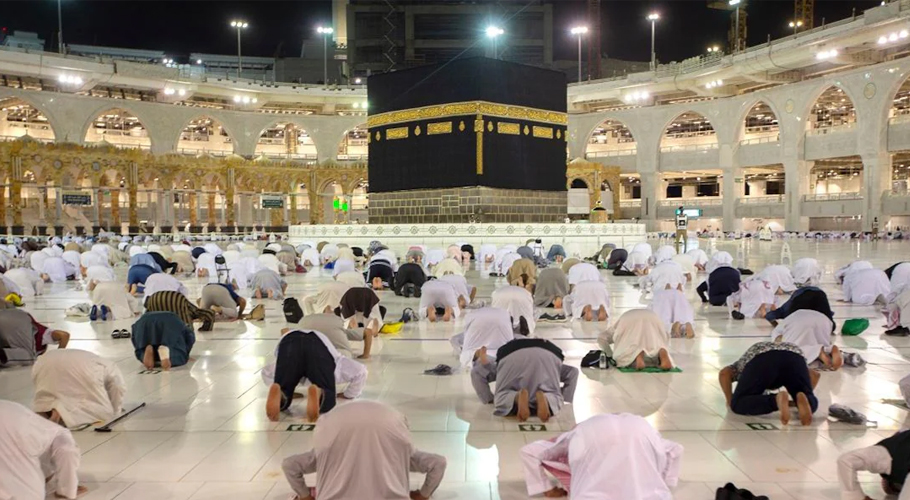 وزارت مذہبی امور نے خواتین معاونین حج پر پابندی عائد کر دی