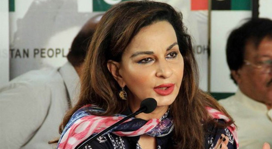 عمران خان ملک کو قرضوں میں پھنسا کر آزادی کے نعرے لگا رہے ہیں۔شیری رحمان