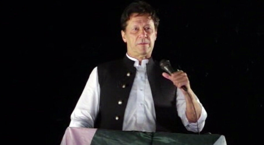گالیاں ن لیگ کو پڑ رہی ہیں اورزرداری مزے لے رہا ہے، عمران خان