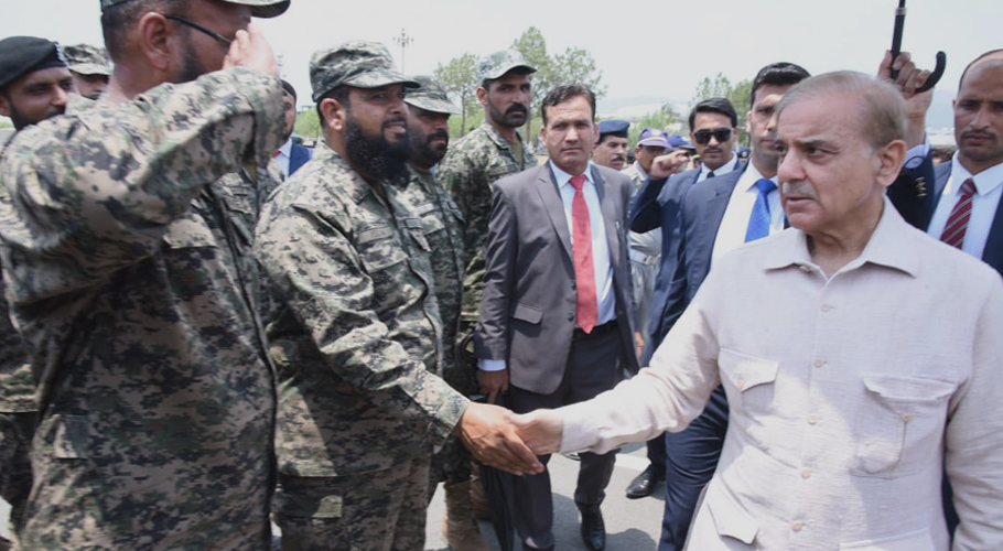 وزیراعظم شہبازشریف کا ڈی چوک کا دورہ، سیکیورٹی فورسز کو خراج تحسین