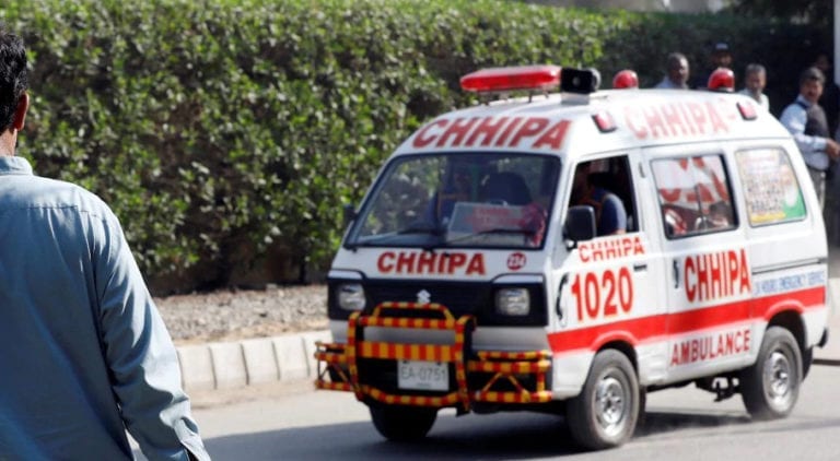 عائشہ منزل پر تیز رفتار ڈمپر نے موٹرسائیکل سواروں کو کچل دیا