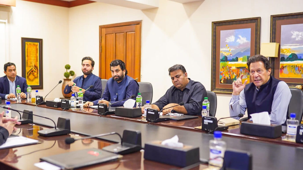 لٹیروں نے اپنی تجوریاں بچانے کیلئے ملک گروی رکھ دیا، عمران خان