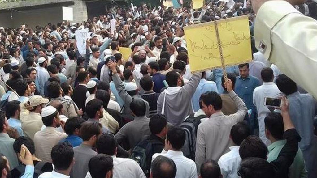 خیبر پختونخوا کے اساتذہ کا مطالبات کی منظوری کیلئے بنی گالہ میں احتجاج
