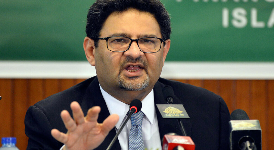 ایک لاکھ تک تنخواہ والوں پر ٹیکس لگنا میری غلطی ہے۔مفتاح اسماعیل