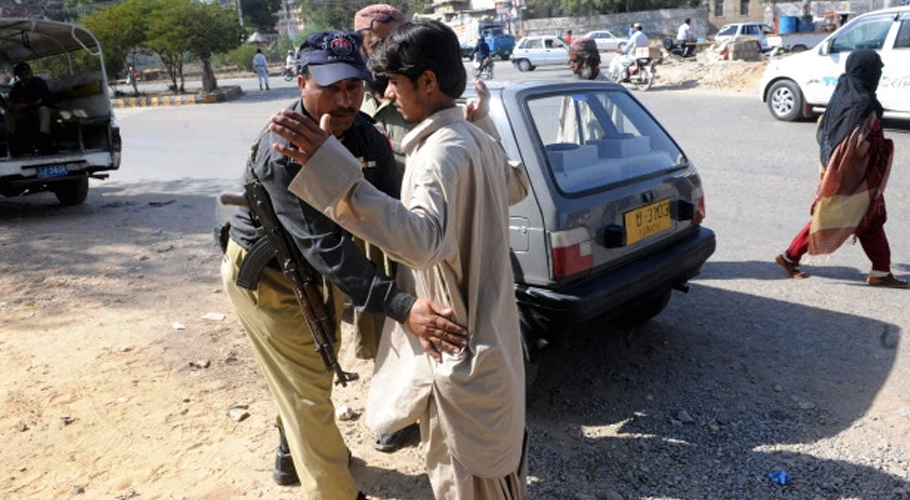 اسٹریٹ کرائمز پر قابو پانے کا فیصلہ، کراچی میں اچانک اسنیپ چیکنگ کا آغاز