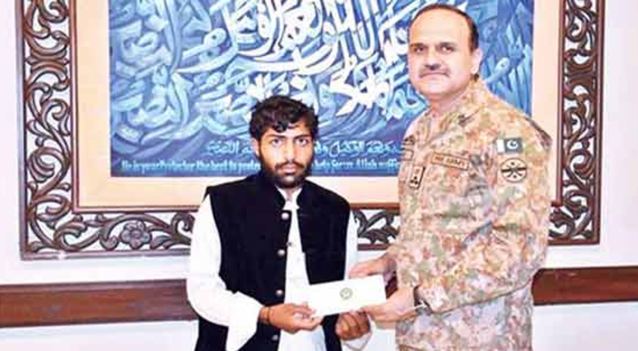 آرمی چیف کی جانب سے دوسروں کی جان بچانے والے ٹینکر ڈرائیور کیلئے انعام