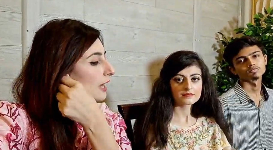 دعا زہرا نے عوام کو آڑے ہاتھوں لے لیا، شوہر کی عزت کرنے کا مطالبہ