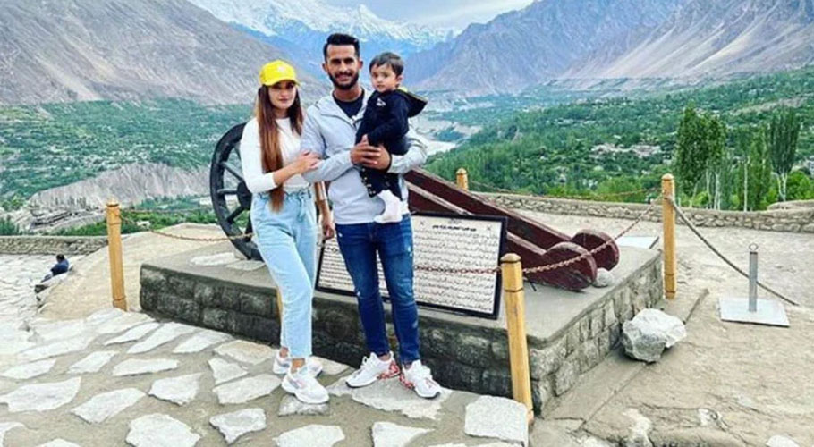حسن علی بیوی اور بیٹی کے ہمراء سیر و تفریح میں مصروف