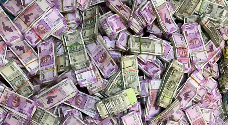بھارتی وزیر کی قریبی ساتھی کے گھر سے 15 کروڑ سے زائد رقم برآمد