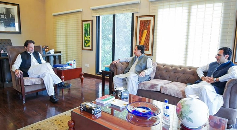 عمران خان سے وزیراعلیٰ پنجاب پرویز الٰہی اور مونس الٰہی کی ملاقات