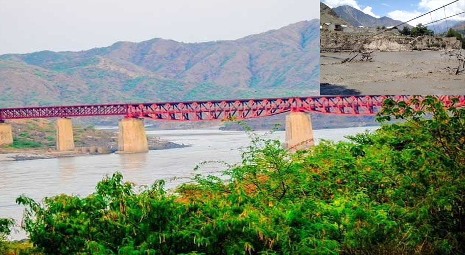 سیلاب کی تباہ کاریاں جاری، قیام پاکستان سے قبل تعمیر شدہ قدیم پُل کا بند ٹوٹ گیا