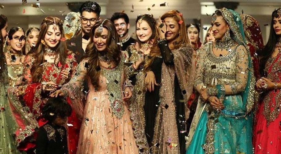 تصویری تجزیہ: کاشیز سیلون کا برائیڈل فیسٹیول، ستاروں کی چکا چوند سے اسٹیج جگمگا اٹھا