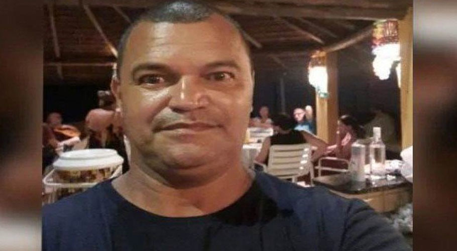 سنسان جزیرے پر کوئلہ اور لیموں کھا کر زندہ رہنے والا شخص