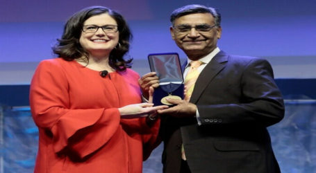 دنیا کا سب سے بڑا فارمیسی ایوارڈ پاکستانی ڈاکٹر کے نام