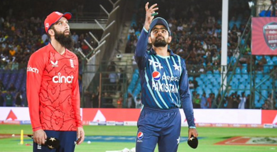 چوتھا ٹی ٹوئنٹی: انگلینڈ کا پاکستان کیخلاف ٹاس جیت کر فیلڈنگ کا فیصلہ