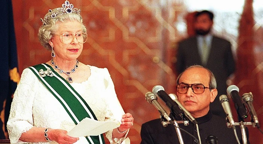 ملکۂ برطانیہ کی وفات پر پاکستان میں سوگ، کل قومی پرچم سرنگوں رہے گا