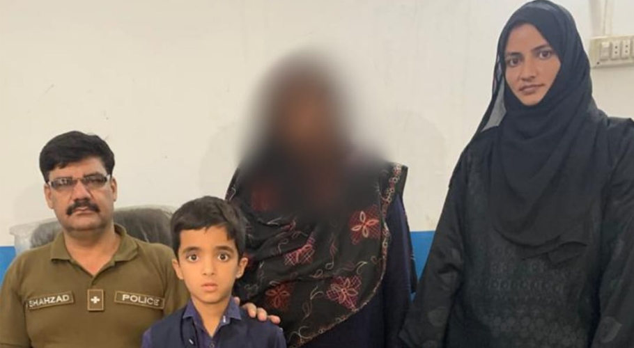 راولپنڈی سے کمسن بچے اغوا کرنے والی خاتون گرفتار، 8سالہ بچہ بازیاب
