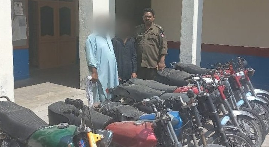 موٹر سائیکل چوری کی وارداتوں میں ملوث قاضی گینگ کا سرغنہ ساتھی سمیت گرفتار