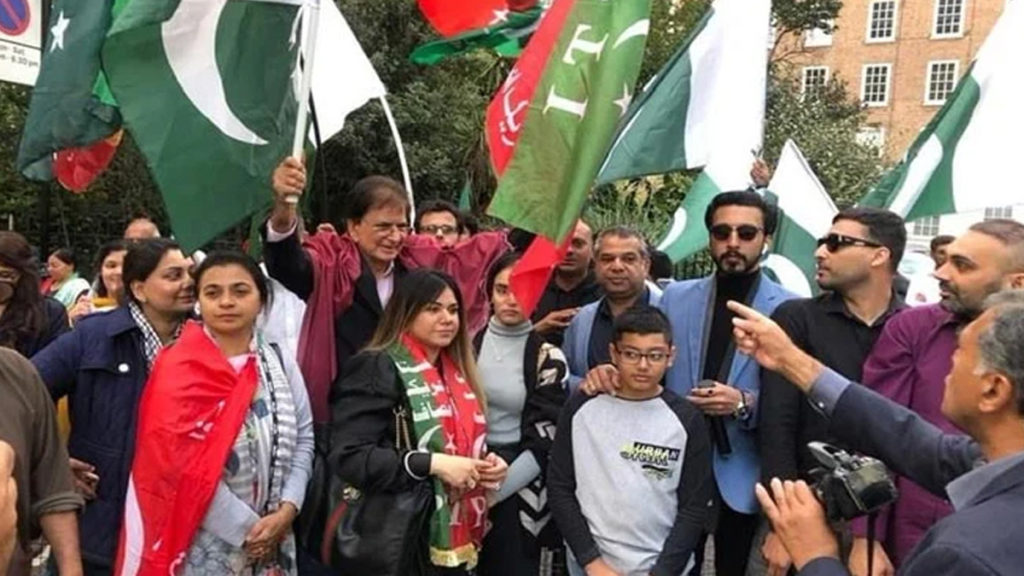 تحریک انصاف کا لندن میں مائنس عمران خان فارمولے کے خلاف احتجاج