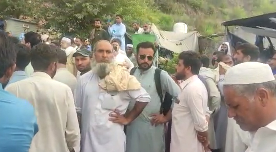 بنی گالہ، خیبر پختونخوا کی جامعات کے برطرف ملازمین کااحتجاج دوسرے روز میں داخل