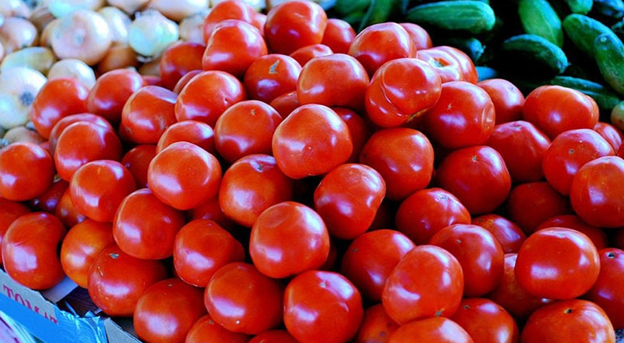 کراچی میں افغانستان اور ایران سے آئے ٹماٹروں کی فروخت