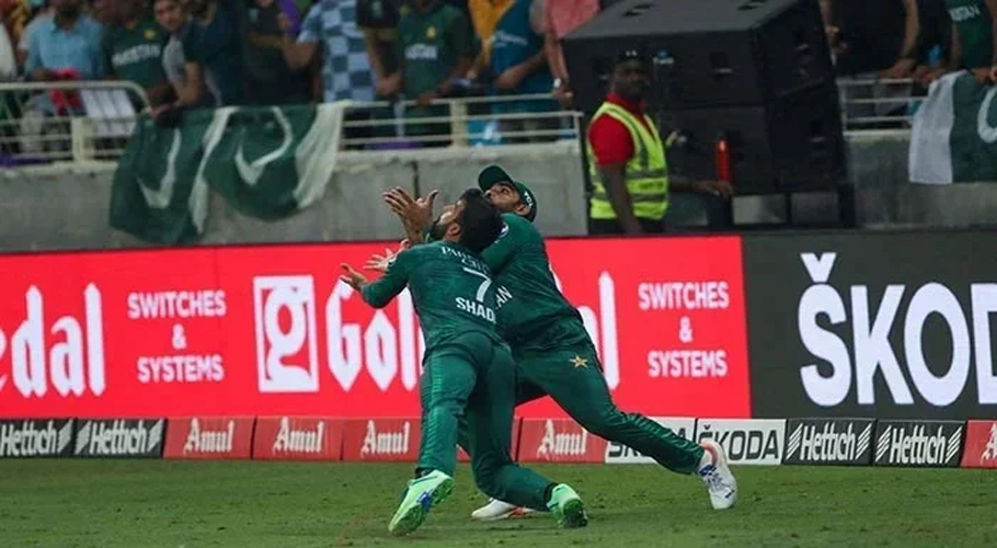 ایشیا کپ کے فائنل میں شاداب اور آصف کے کیچ چھوڑنے کی ویڈیو پر بھارتی پولیس کی تنقید