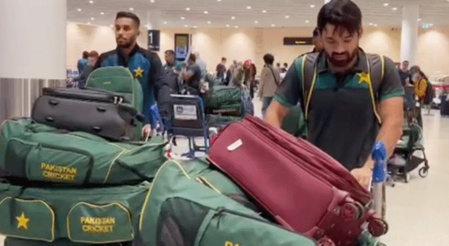 پاکستانی کرکٹ ٹیم سہ فریقی کرکٹ سیریز کیلئے نیوزی لینڈ پہنچ گئی