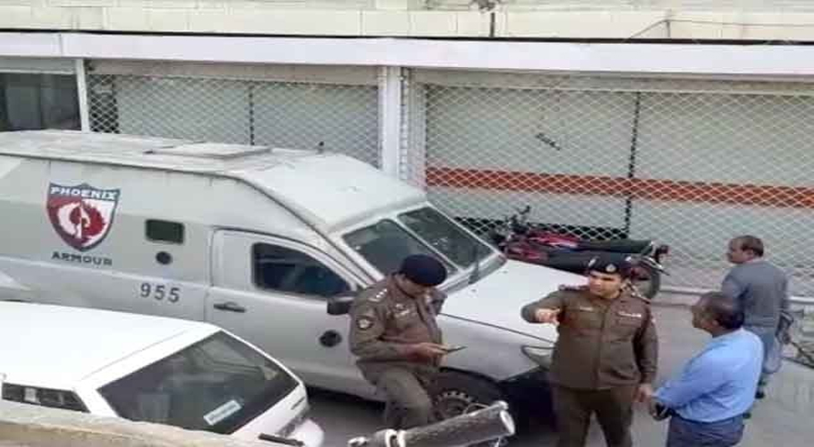 راولپنڈی میں ڈاکو دِن دیہاڑے بینک کی کیش وین لوٹ کر فرار