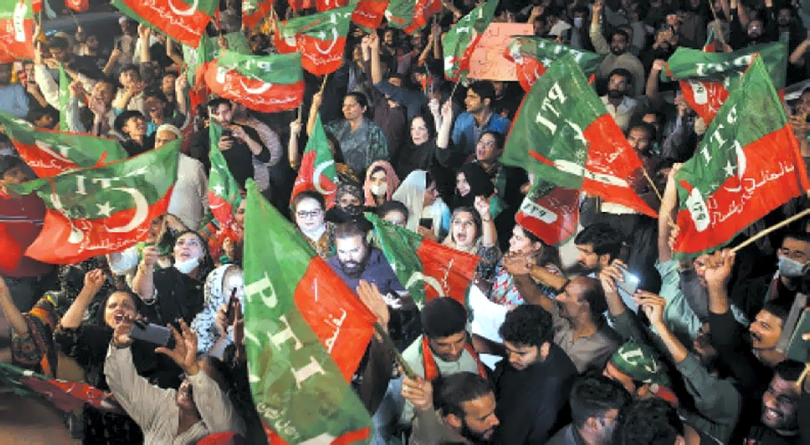 تحریک انصاف کے کارکنان کا ملک بھر میں احتجاج، اہم شاہراہیں بلاک