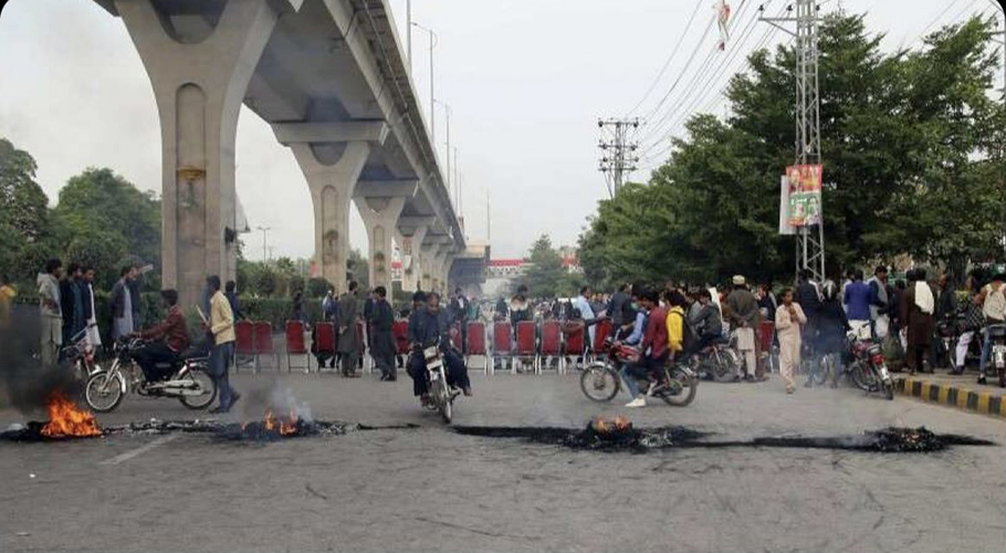 راولپنڈی میں پی ٹی آئی کا احتجاجی دھرنا آج بھی جاری، تعلیمی ادارے اور ٹرانسپورٹ بند