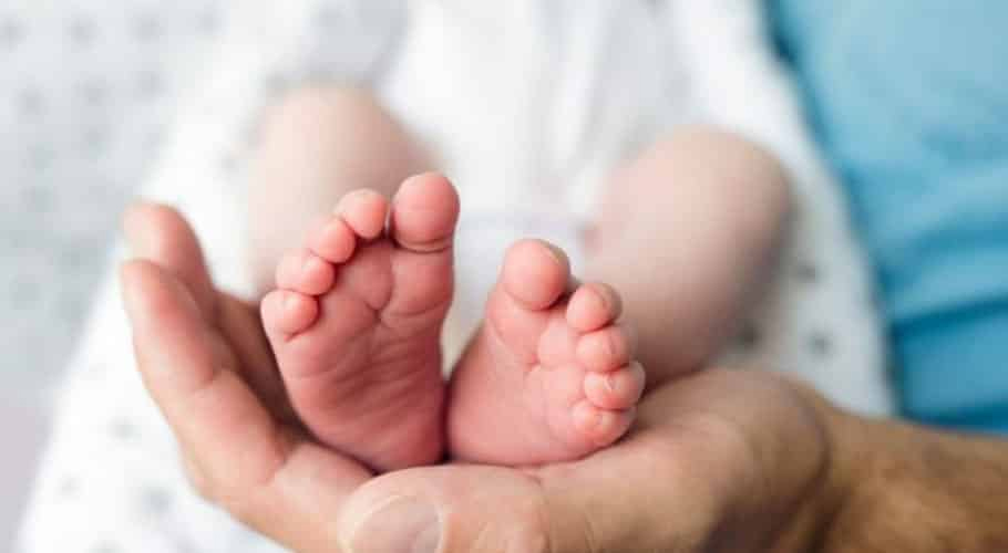 شرح پیدائش میں اضافے کیلئے کون سا ملک جوڑوں کو رقم فراہم کررہا ہے؟