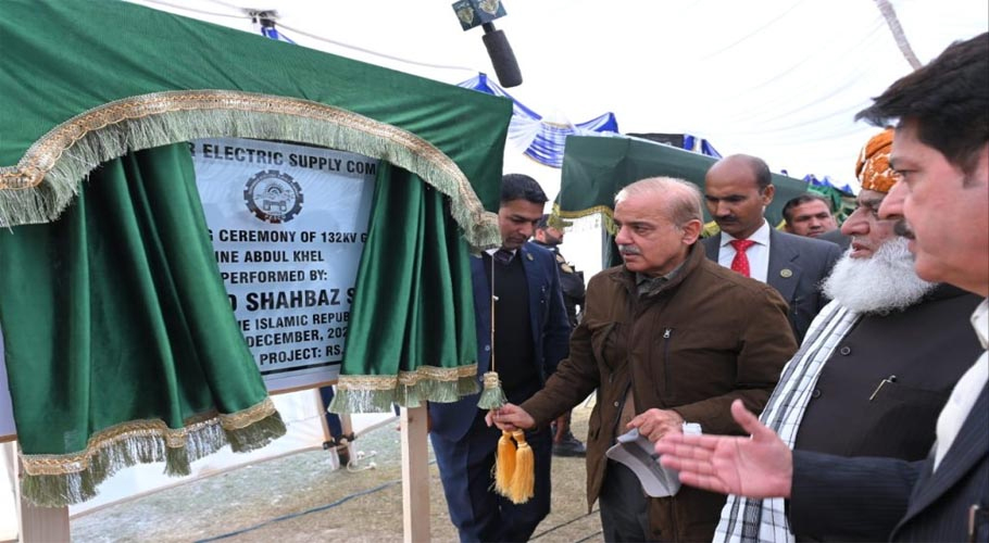 عوام پریشان نہ ہوں، حکومت ملک کو چیلنجز سے نکالے گی، وزیر اعظم