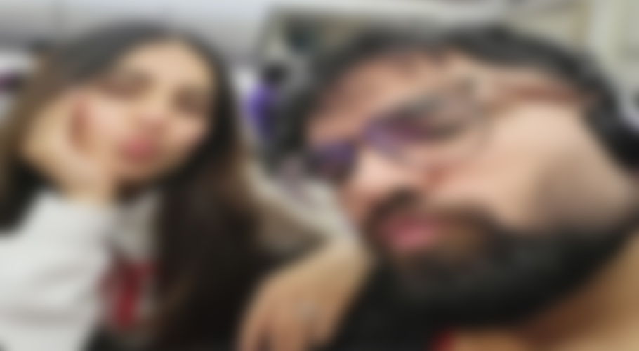 اقرا عزیز نے شادی کی سالگرہ کے موقع پر شوہر کے ہمراہ شرمناک ویڈیو شیئر کردی