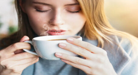 کیا آپ صبح چائے پینے کے 5 حیرت انگیز فوائد جانتے ہیں؟