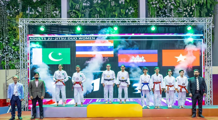 اسرا وسیم اور کائنات عارف نے ایشین جوجٹسو چیمپین شپ میں چاندی کا تمغہ جیت لیا