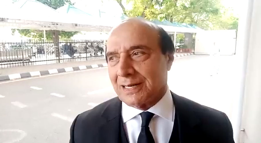 پیپلز پارٹی نے سردار لطیف کھوسہ کو پیپلز لائرز فورم کے صدر کے عہدے سے ہٹا دیا