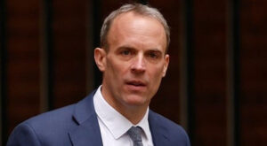 برطانیہ کے ڈپٹی وزیراعظم عملے سے نامناسب سلوک کے الزام کے بعد مستعفی